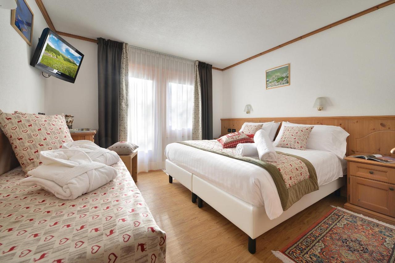 Hotel Bucaneve リヴィーニョ エクステリア 写真