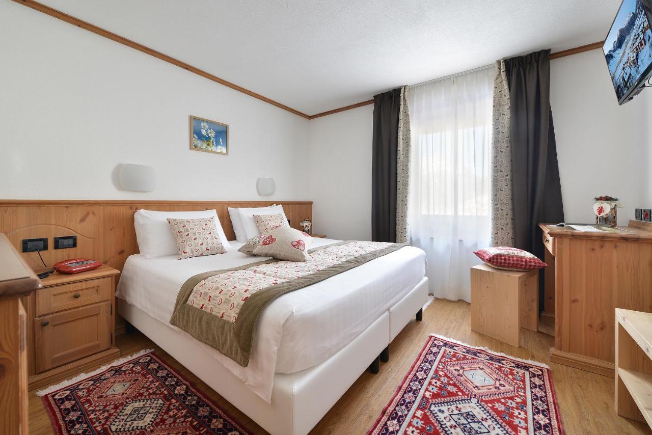 Hotel Bucaneve リヴィーニョ エクステリア 写真