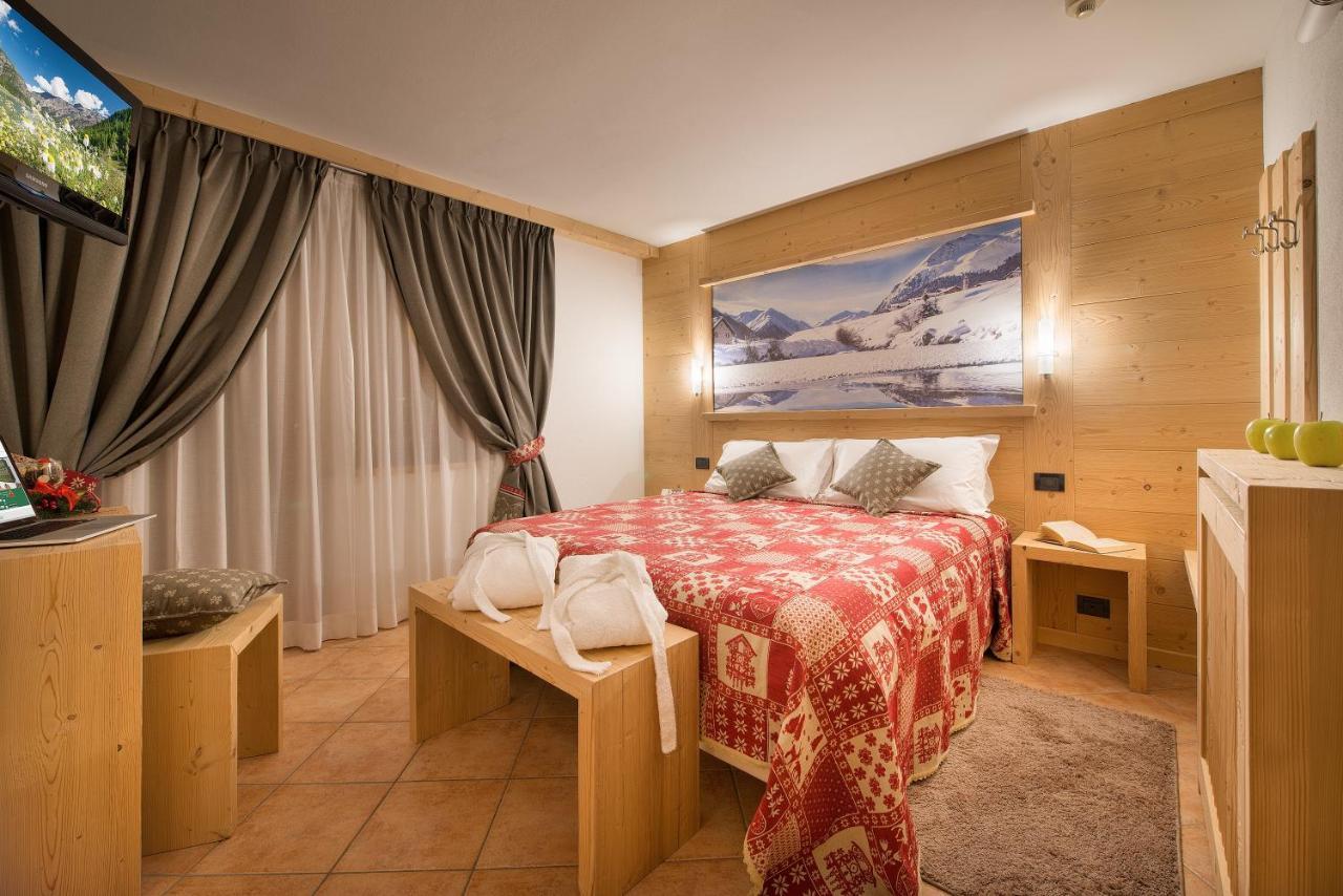 Hotel Bucaneve リヴィーニョ エクステリア 写真
