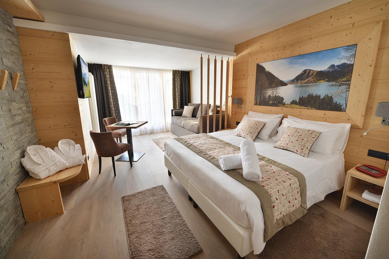Hotel Bucaneve リヴィーニョ エクステリア 写真